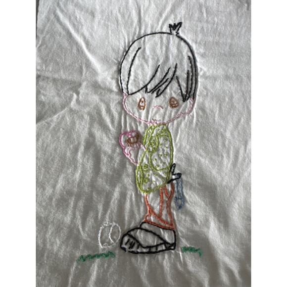 Vintage Hand Embroidered Child’s Quilt – Blue & White Precious Moments Style - Picture 4 of 16